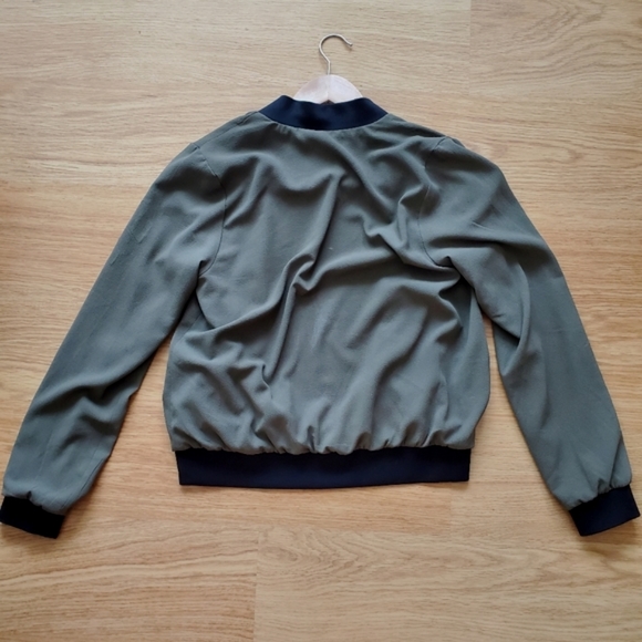 Lightweight bomber jacket - Picture 2 of 3